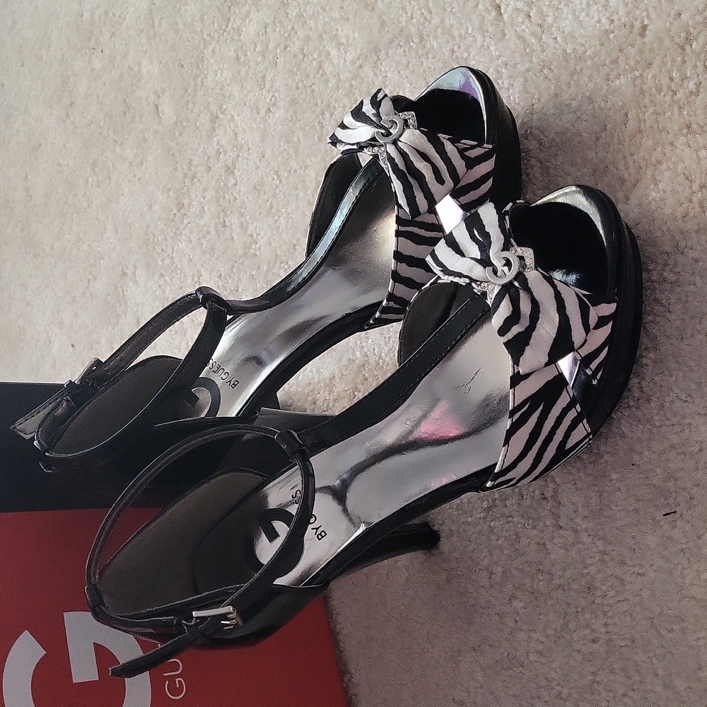 Guess Pump Heels - Picture 2 of 13
